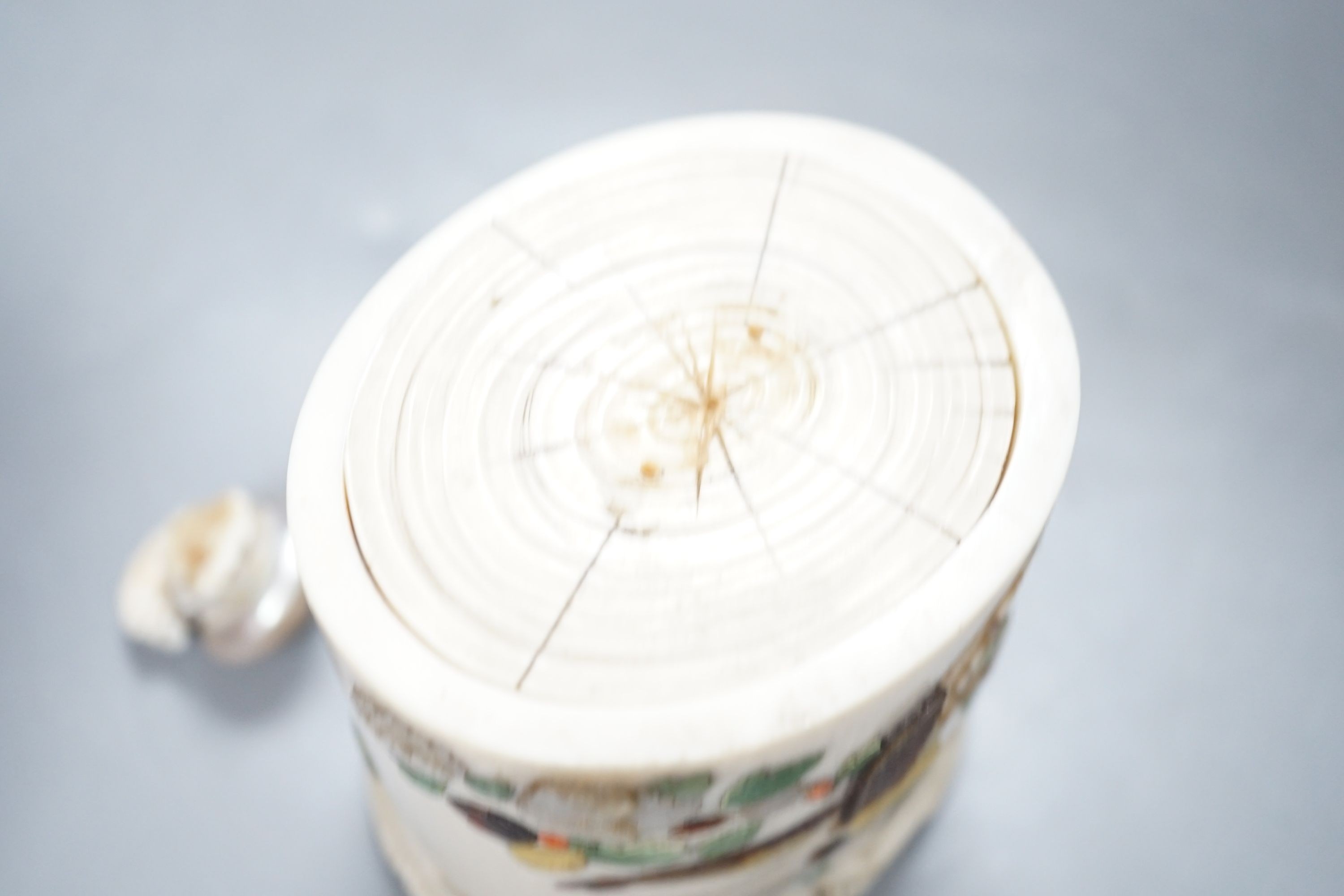 A Japanese shibayama ivory box and cover, Meiji period, with mother of pearl snail finial 12cm